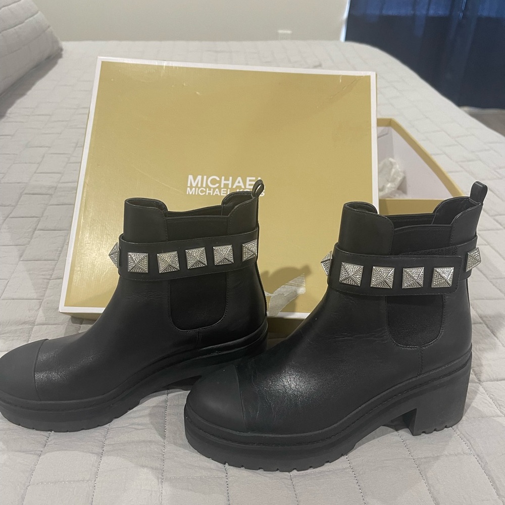 Micahel kors combat boots